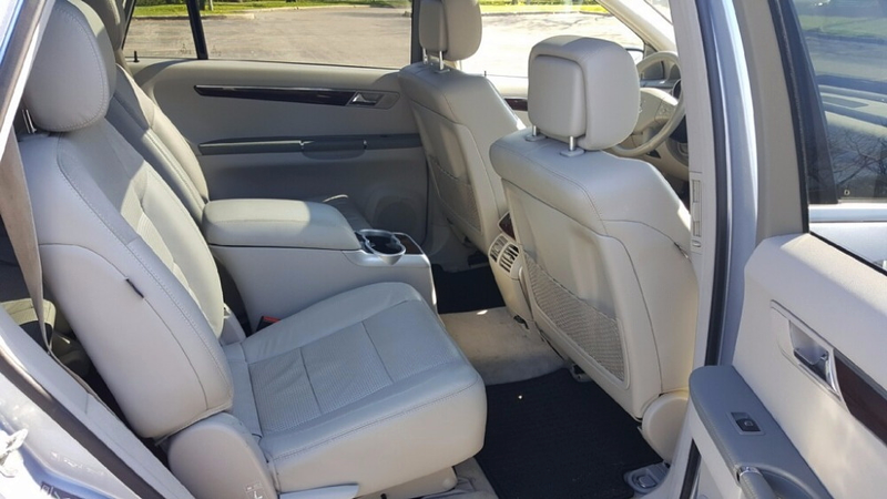 Illustration for article titled For $29,000, Could This 2007 Mercedes-Benz R63 AMG Be Your Maximum Minivan?